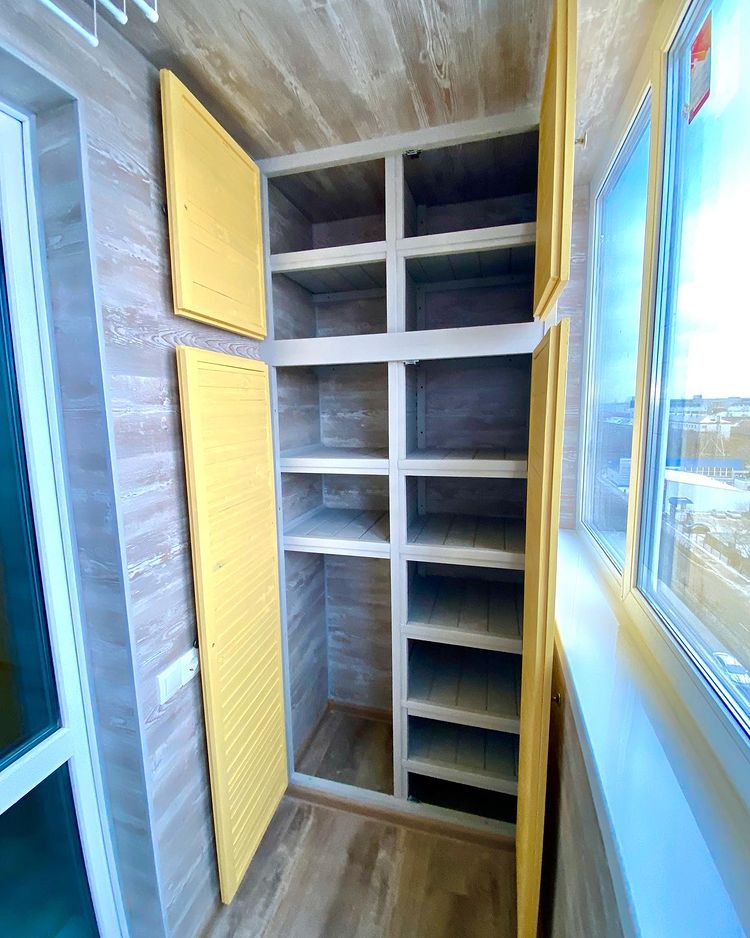 Отделка балкона ламинатом