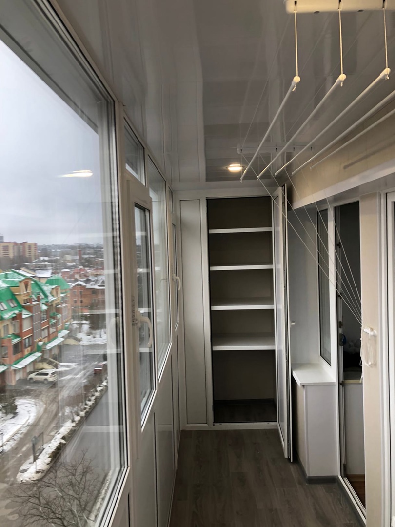 Отделка балкона ламинатом